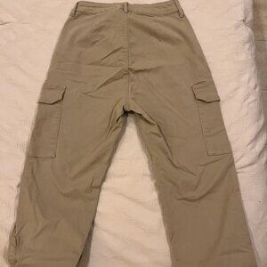 Beige causal pants with pockets